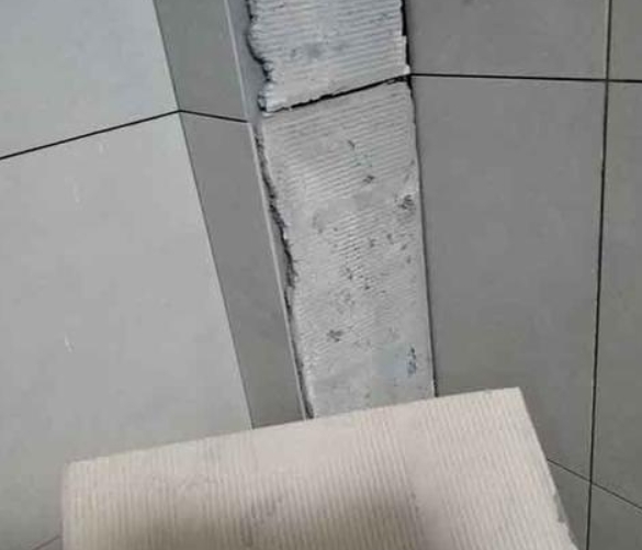 石柱瓷砖空鼓维修公司分享下厨房瓷砖脱落的补救措施。